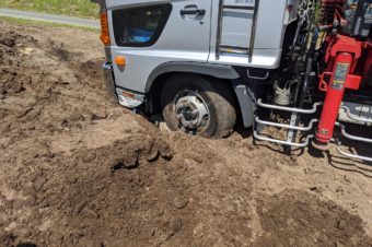 プレハブ詰所を設置、思わぬハプニング